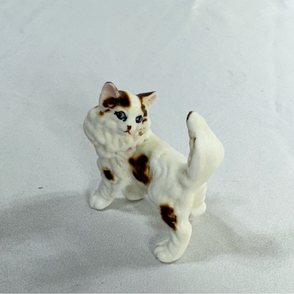 Bone China Calico and Persian Cat Figurines - Picture 3 of 8